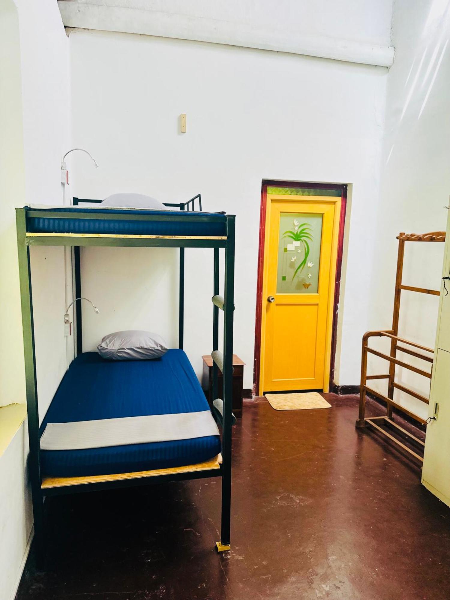Happy Bunk Hostel Weligama Buitenkant foto