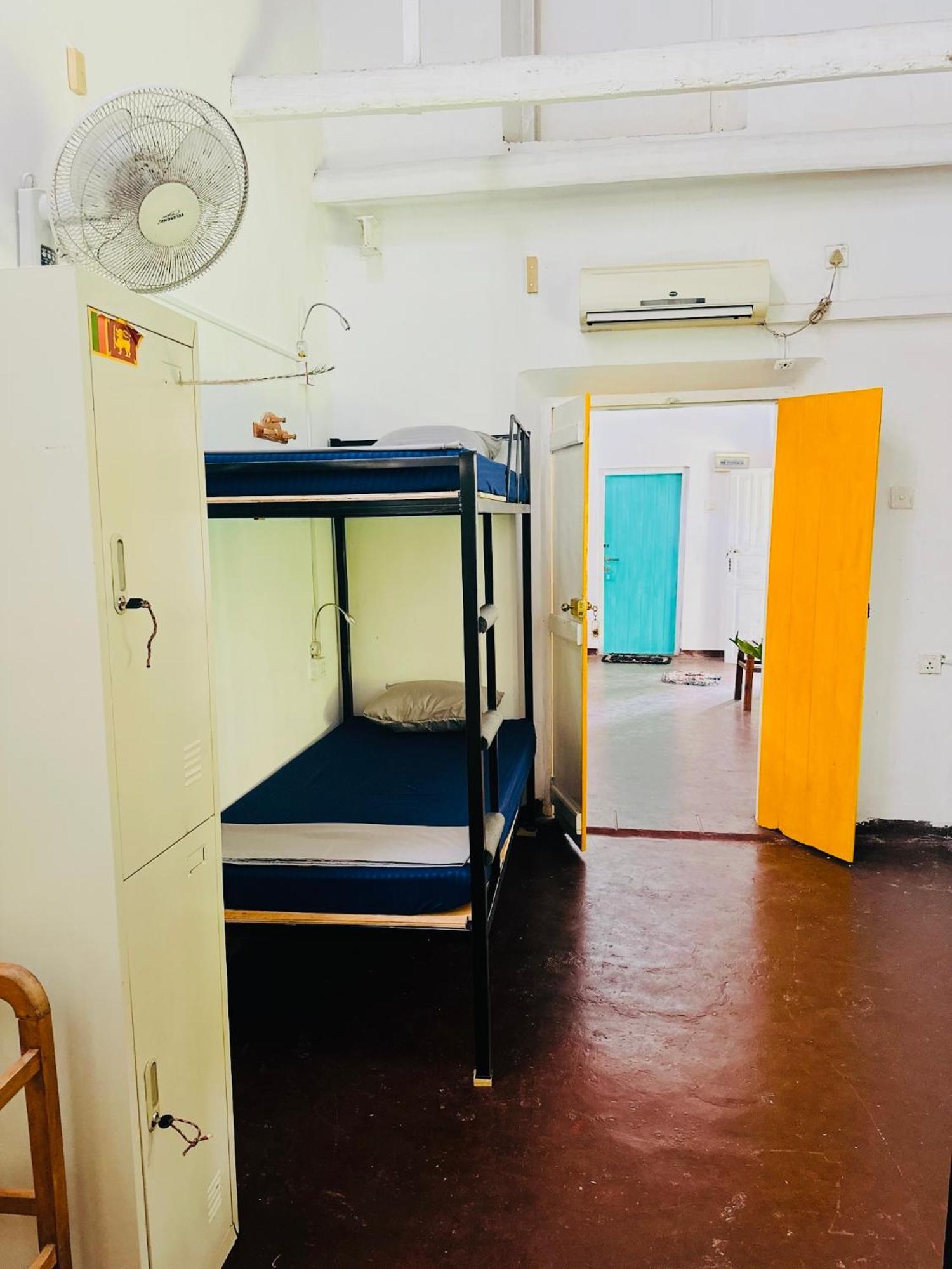 Happy Bunk Hostel Weligama Buitenkant foto