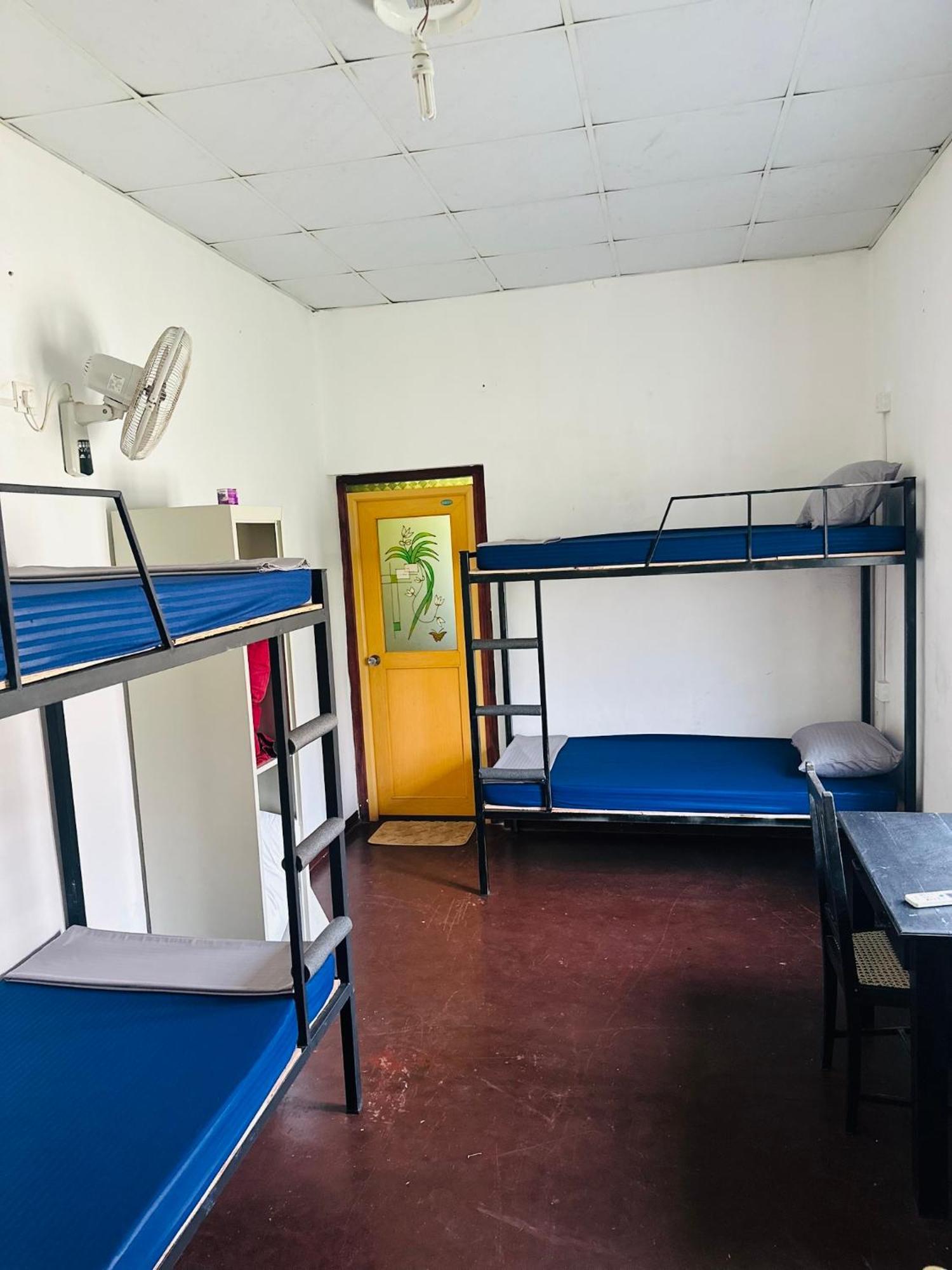 Happy Bunk Hostel Weligama Buitenkant foto