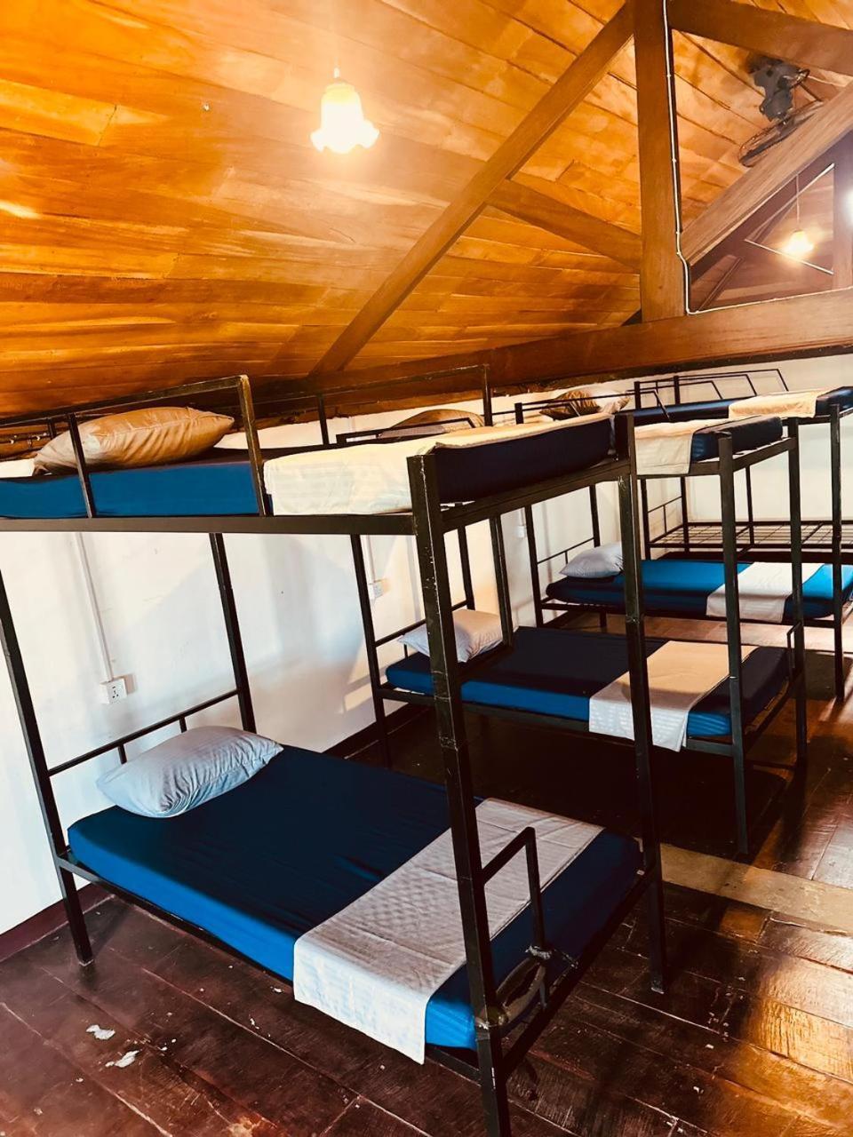 Happy Bunk Hostel Weligama Buitenkant foto