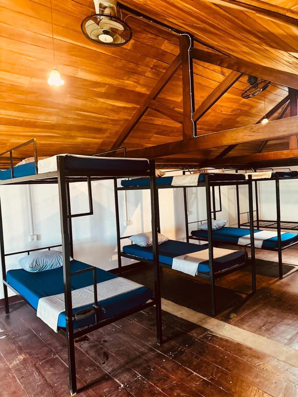 Happy Bunk Hostel Weligama Buitenkant foto
