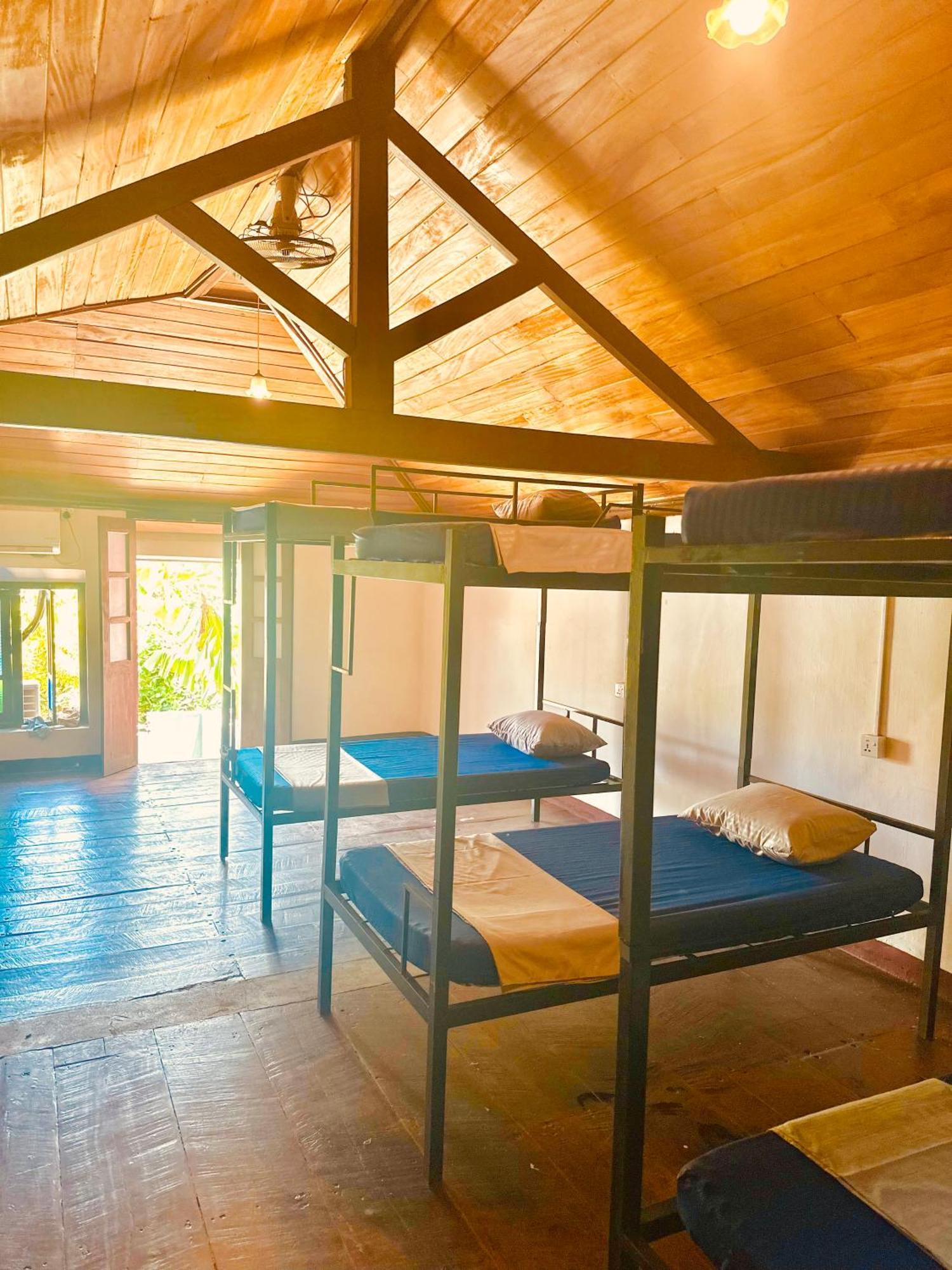 Happy Bunk Hostel Weligama Buitenkant foto