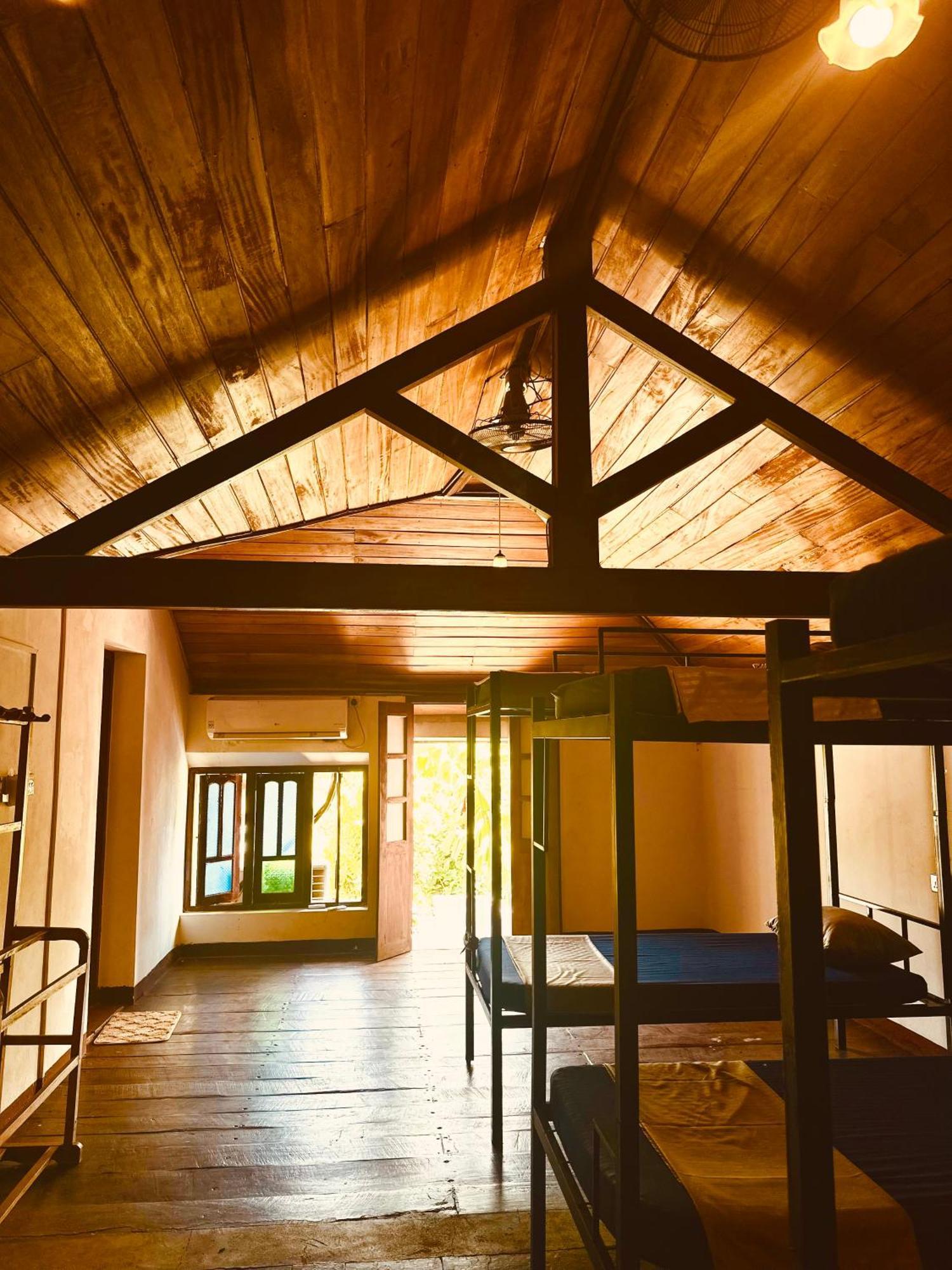 Happy Bunk Hostel Weligama Buitenkant foto
